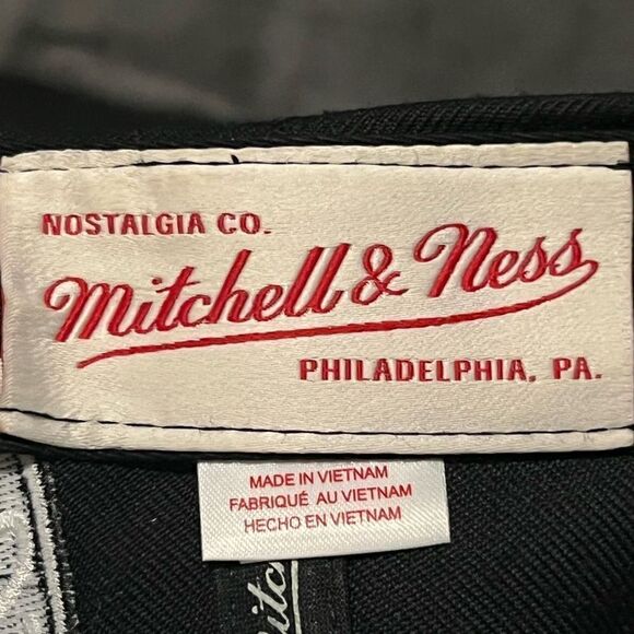 ‘12 MITCHELL & NESS Brooklyn Nets Ombre Arch Text Adjustable SnapBack Hat - Picture 4 of 6